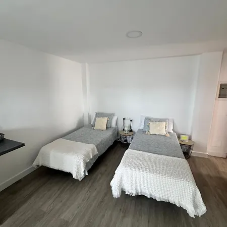 Junto Al Mar El Galeon