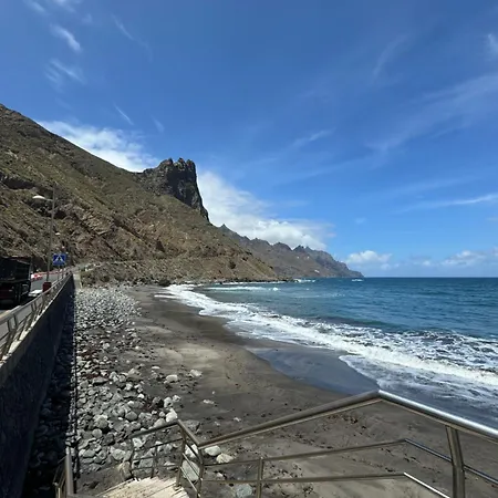Junto Al Mar El Galeon * سانتا كروز دي تينيريف