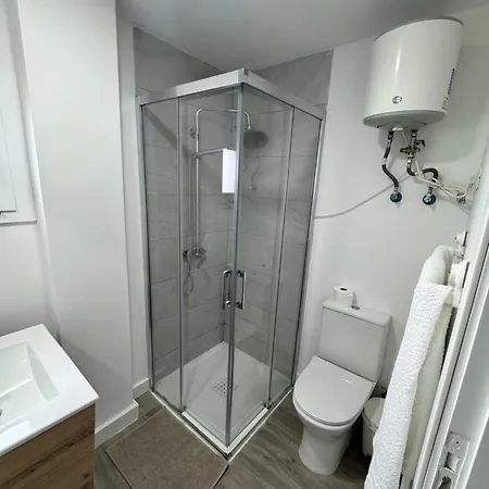 Junto Al Mar El Galeon