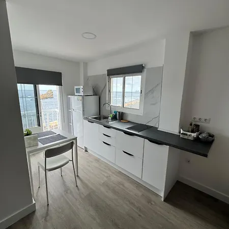 Junto Al Mar El Galeón *