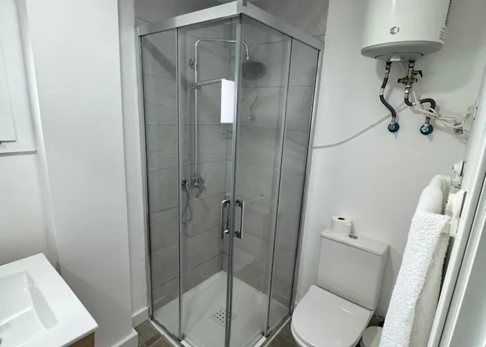 Junto Al Mar El Galeon