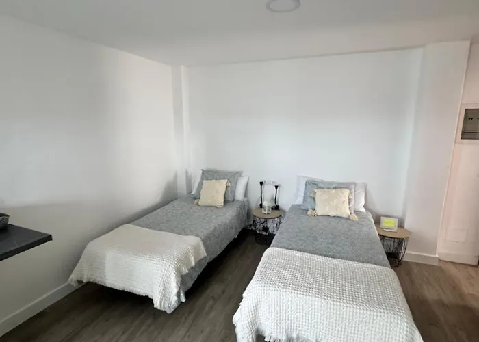 Junto Al Mar El Galeon